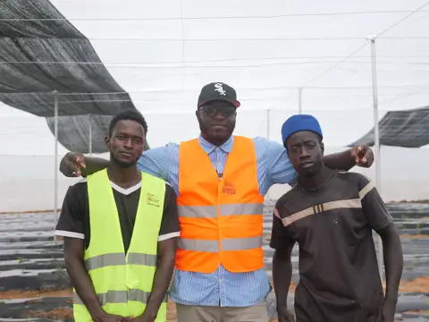 Le chef de chantier et ses ouvriers