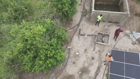 Le bassin en construction, vu du dessus