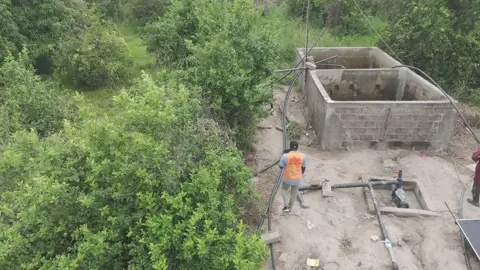 Le bassin béton et ses arrivées
