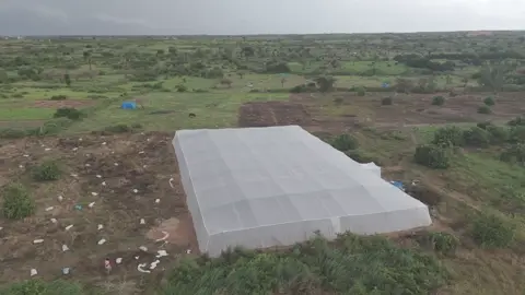 Angle de la serre, sortie de chantier dégagée