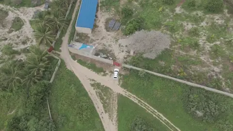 Bâtiment technique et panneaux, vus du dessus