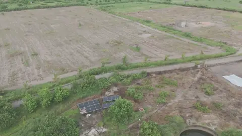 Panneaux solaires en bordure de parcelle